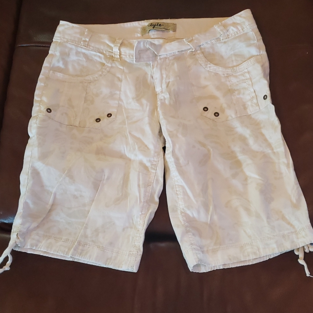 Patterned bermuda shorts